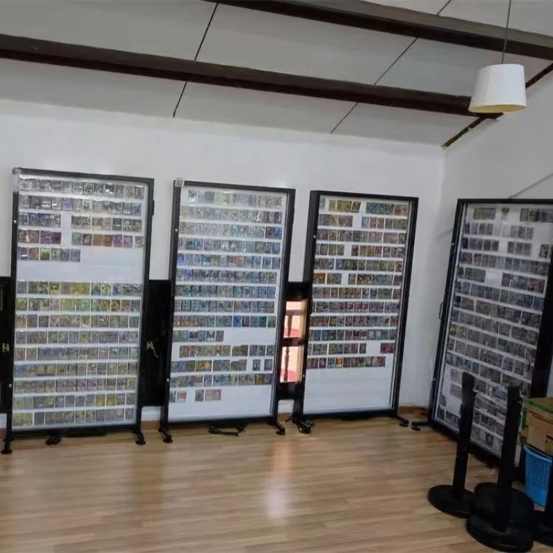 Graded Card Display - Maßgefertigte Metall-Wandvitrine für Sammelkarten mit LED-Beleuchtung